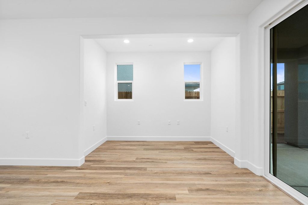 Image 9 of property listing at 352 Huckleberry Road S, Madera, CA 93636