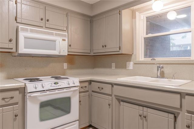 10445 Dover Drive, Yukon, OK 73099