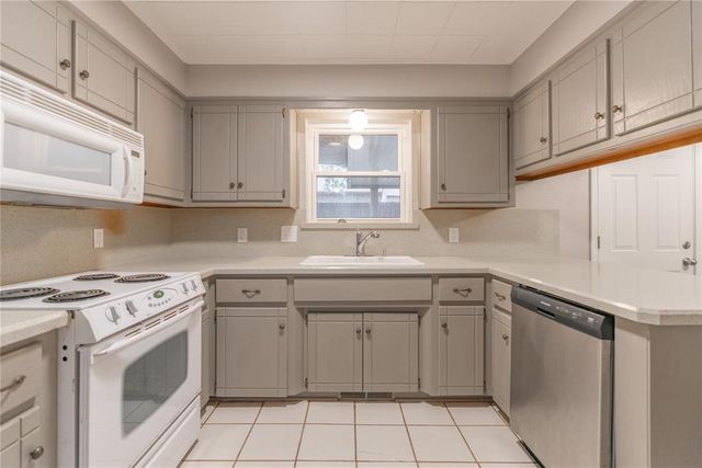 10445 Dover Drive, Yukon, OK 73099