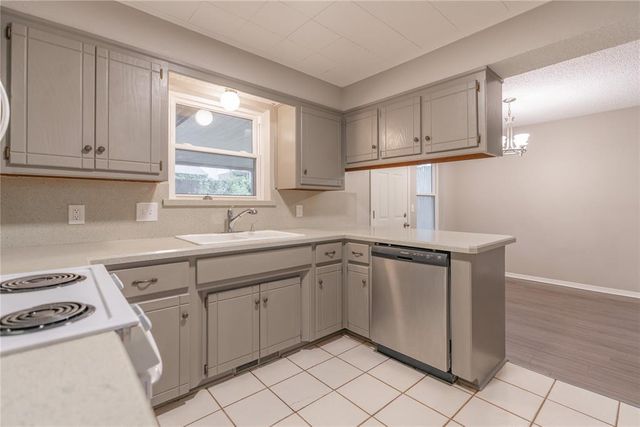 10445 Dover Drive, Yukon, OK 73099