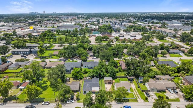 1913 Thonig Road, Houston, TX 77055