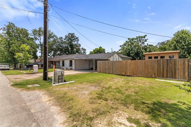 1913 Thonig Road, Houston, TX 77055