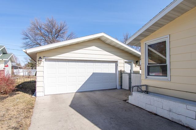 1406 24th Avenue S, Moorhead, MN 56560