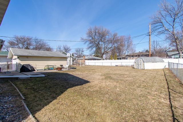 1406 24th Avenue S, Moorhead, MN 56560