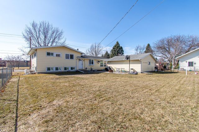 1406 24th Avenue S, Moorhead, MN 56560