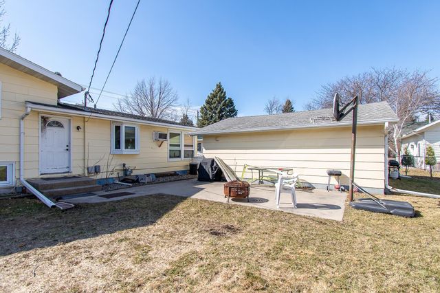 1406 24th Avenue S, Moorhead, MN 56560