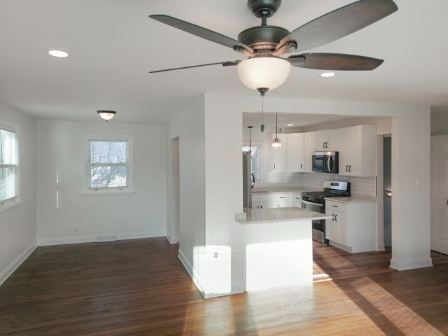 9052 W 92nd Street, Hickory Hills, IL 60457