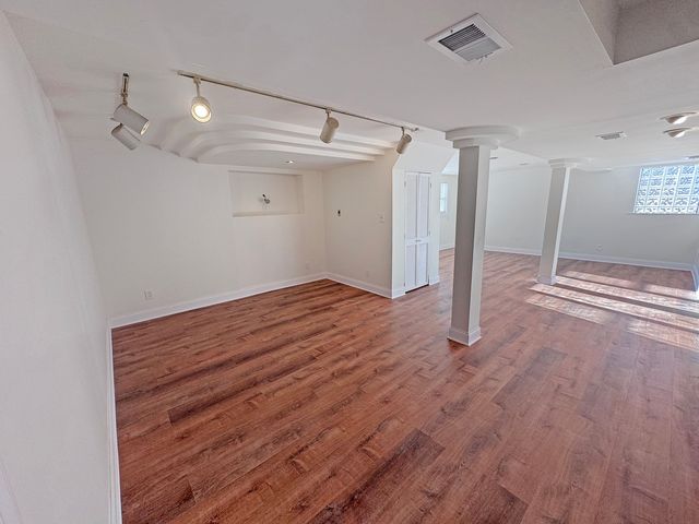 9052 W 92nd Street, Hickory Hills, IL 60457