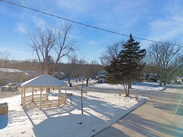 9052 W 92nd Street, Hickory Hills, IL 60457