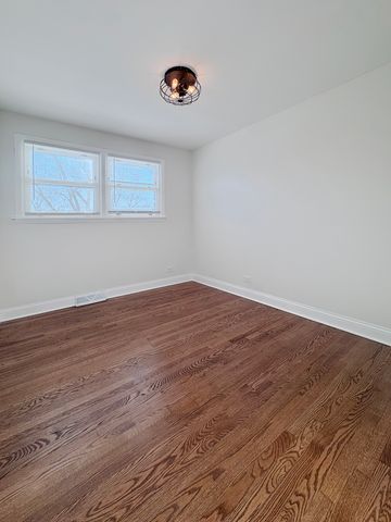 9052 W 92nd Street, Hickory Hills, IL 60457