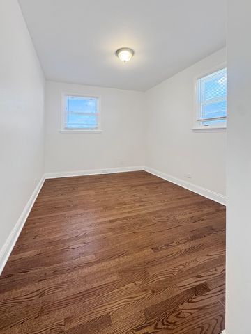 9052 W 92nd Street, Hickory Hills, IL 60457