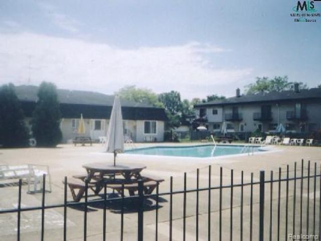 28020 Universal Drive, Warren, MI 48092