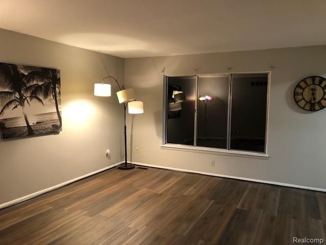 28020 Universal Drive, Warren, MI 48092