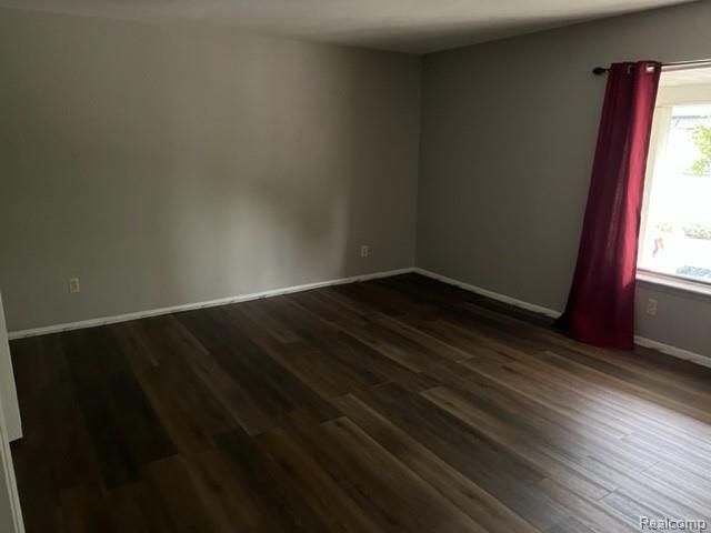 28020 Universal Drive, Warren, MI 48092