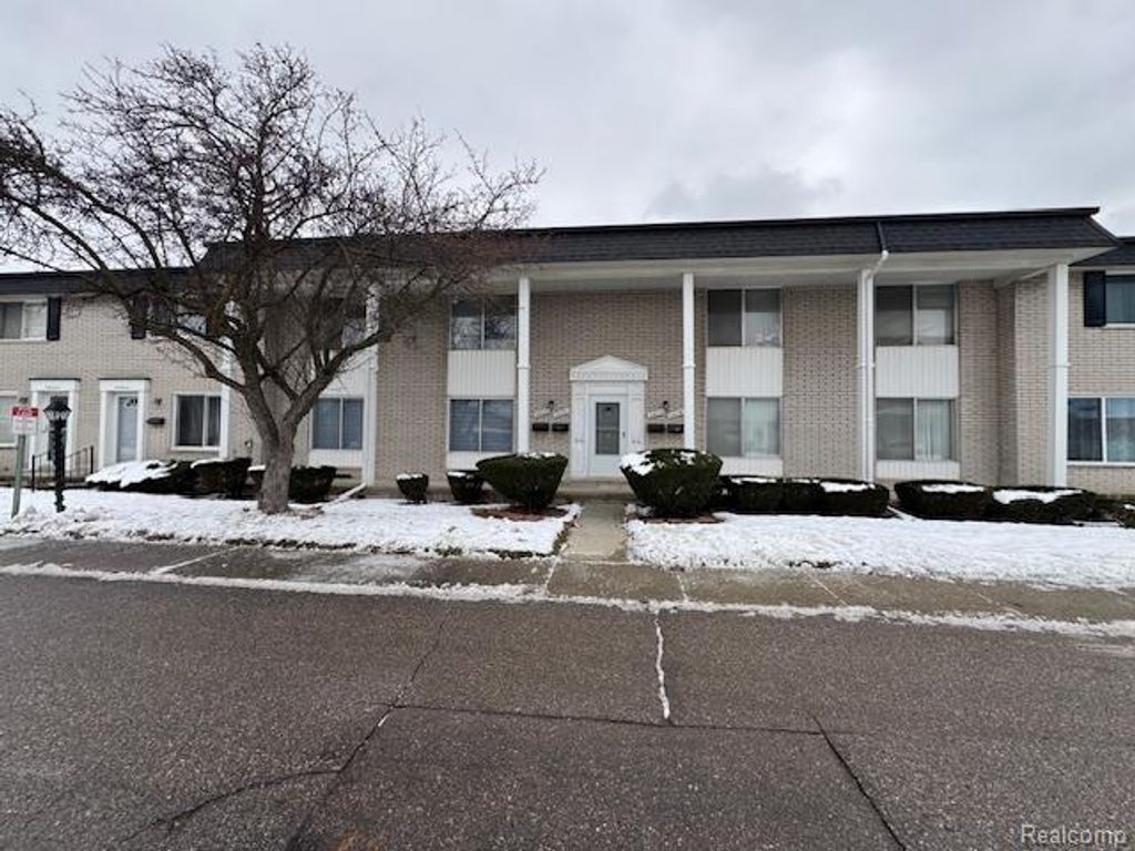 28020 Universal Drive, Warren, MI 48092