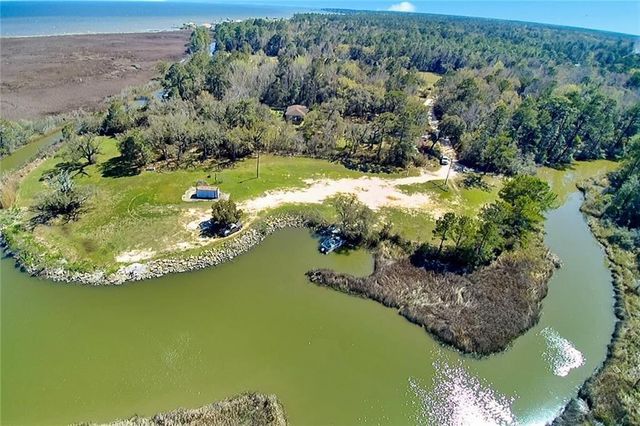 8415 Carlyle Drive, Theodore, AL 36582