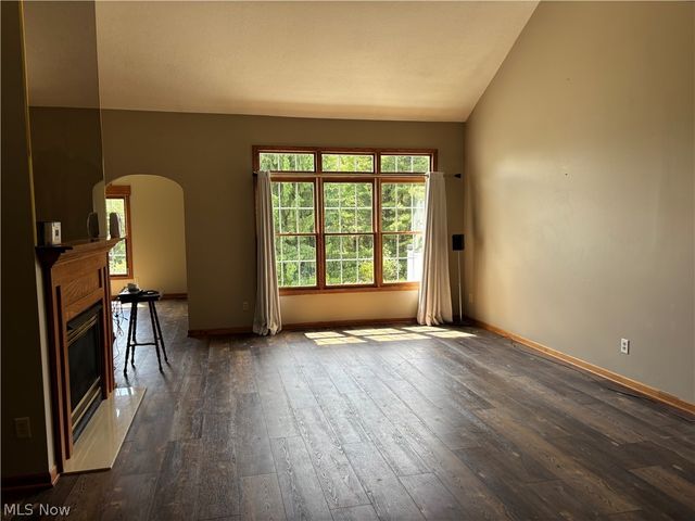 1136 Pine Bluff Drive NE, New Philadelphia, OH 44663