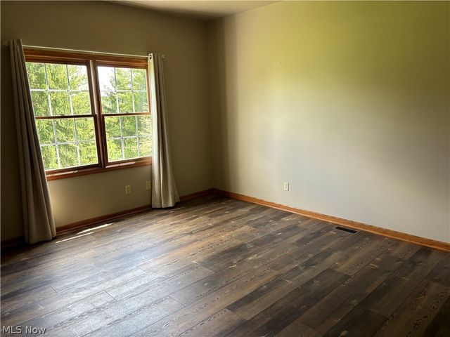 1136 Pine Bluff Drive NE, New Philadelphia, OH 44663