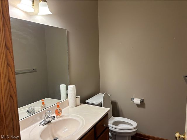 1136 Pine Bluff Drive NE, New Philadelphia, OH 44663