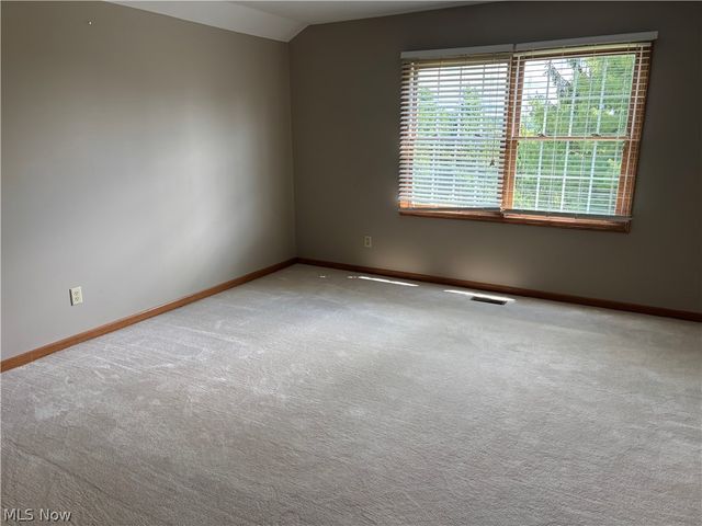 1136 Pine Bluff Drive NE, New Philadelphia, OH 44663