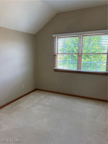1136 Pine Bluff Drive NE, New Philadelphia, OH 44663