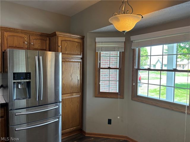 1136 Pine Bluff Drive NE, New Philadelphia, OH 44663
