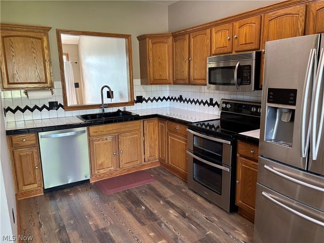 1136 Pine Bluff Drive NE, New Philadelphia, OH 44663