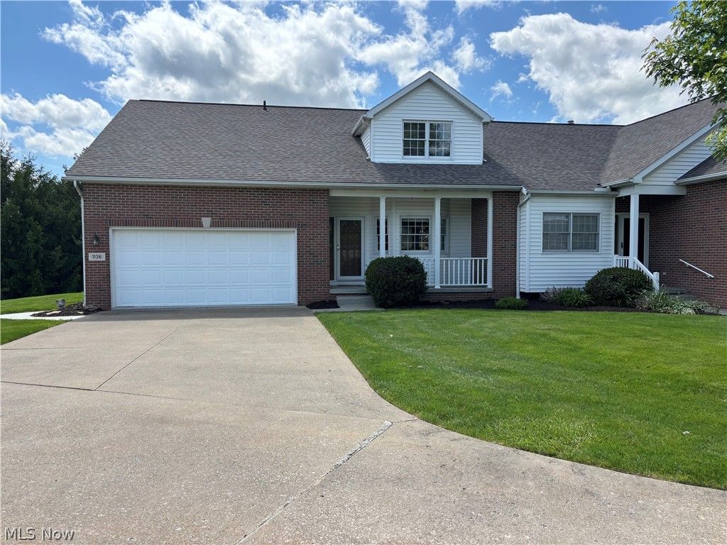 1136 Pine Bluff Drive NE, New Philadelphia, OH 44663