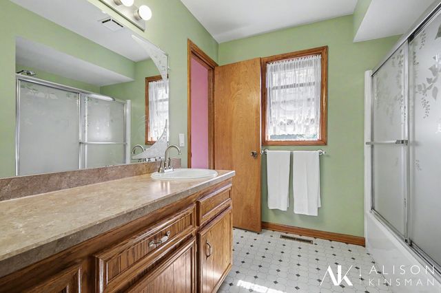3714 Oskalossa Drive SW, Grandville, MI 49418