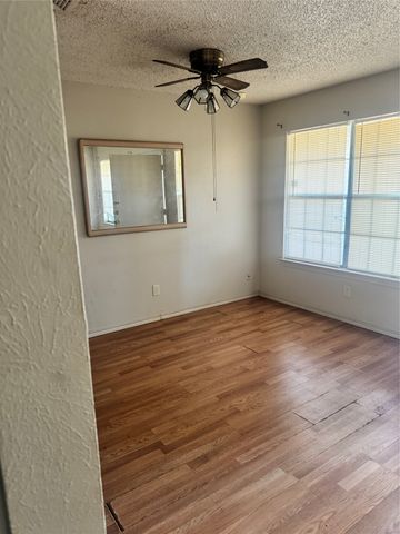 1724 W Sanford Street W D, Arlington, TX 76012