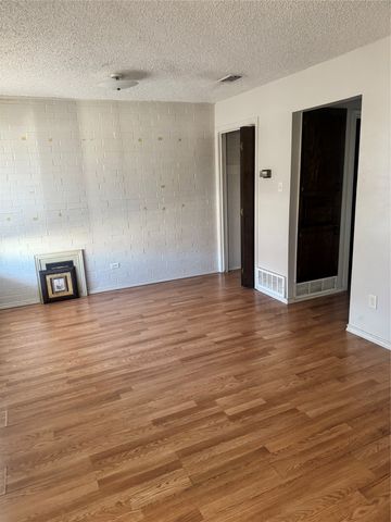 1724 W Sanford Street W D, Arlington, TX 76012