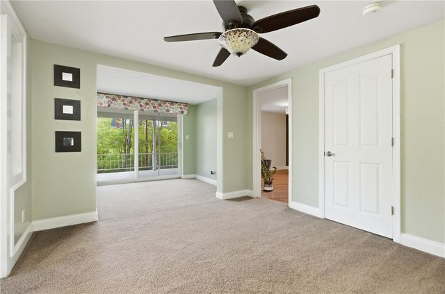 282 McMurray Rd, Upper St Clair, PA 15241