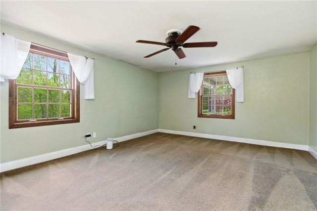 282 McMurray Rd, Upper St Clair, PA 15241