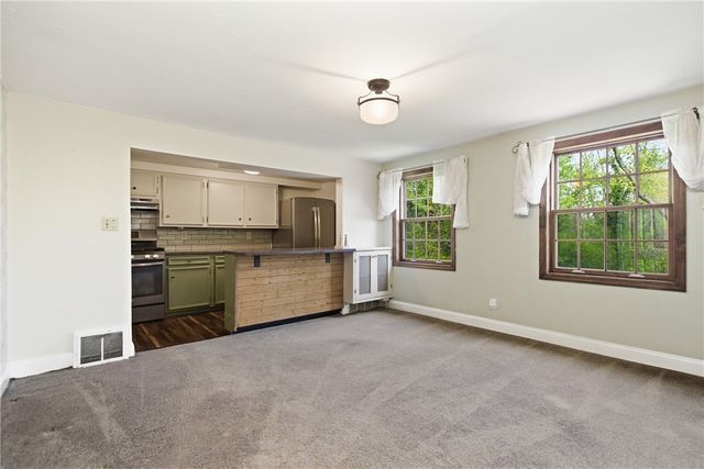 282 McMurray Rd, Upper St Clair, PA 15241