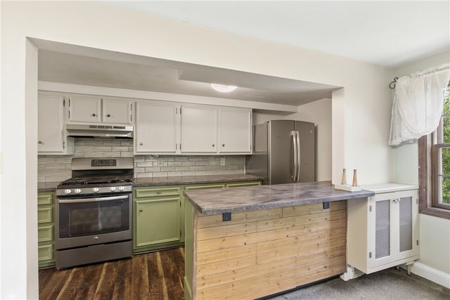 282 McMurray Rd, Upper St Clair, PA 15241