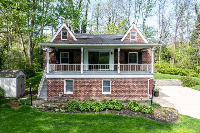 282 McMurray Rd, Upper St Clair, PA 15241