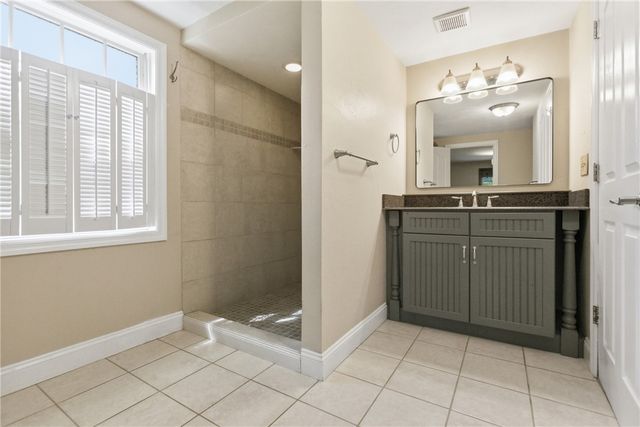 282 McMurray Rd, Upper St Clair, PA 15241