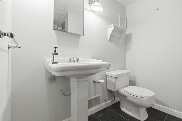 282 McMurray Rd, Upper St Clair, PA 15241