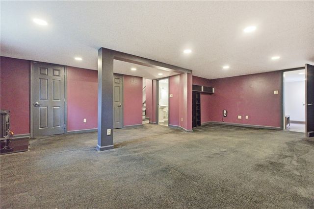 282 McMurray Rd, Upper St Clair, PA 15241