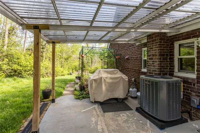 282 McMurray Rd, Upper St Clair, PA 15241