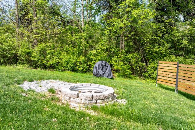 282 McMurray Rd, Upper St Clair, PA 15241