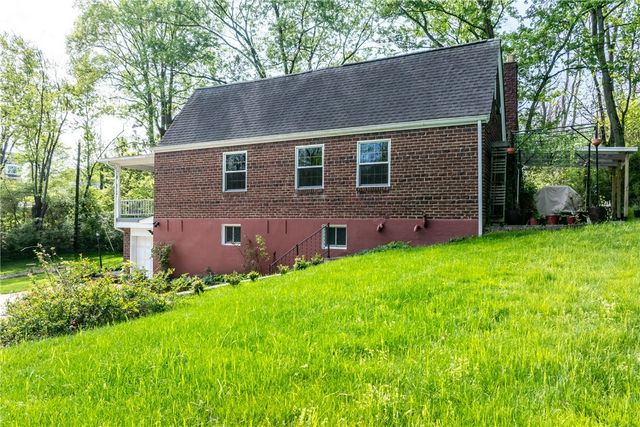 282 McMurray Rd, Upper St Clair, PA 15241