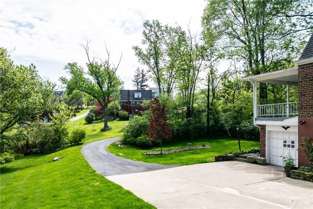 282 McMurray Rd, Upper St Clair, PA 15241