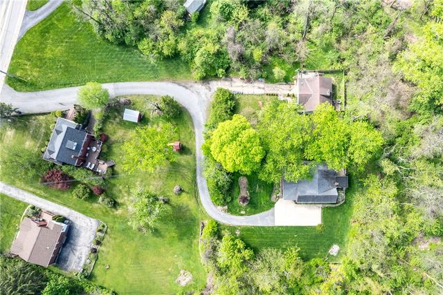 282 McMurray Rd, Upper St Clair, PA 15241