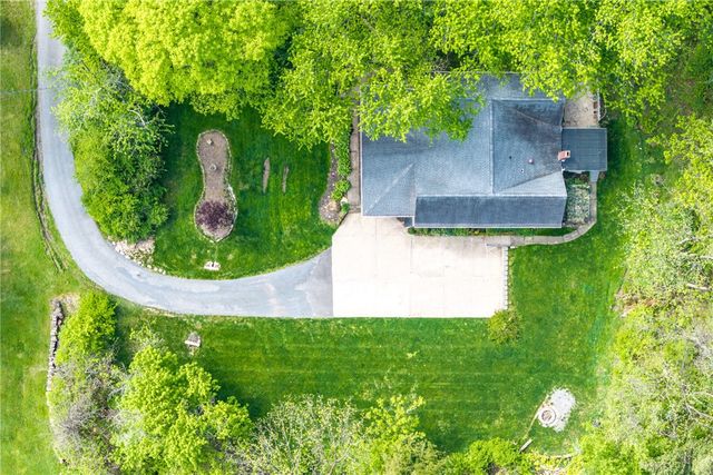 282 McMurray Rd, Upper St Clair, PA 15241