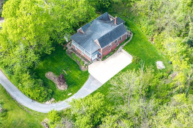 282 McMurray Rd, Upper St Clair, PA 15241