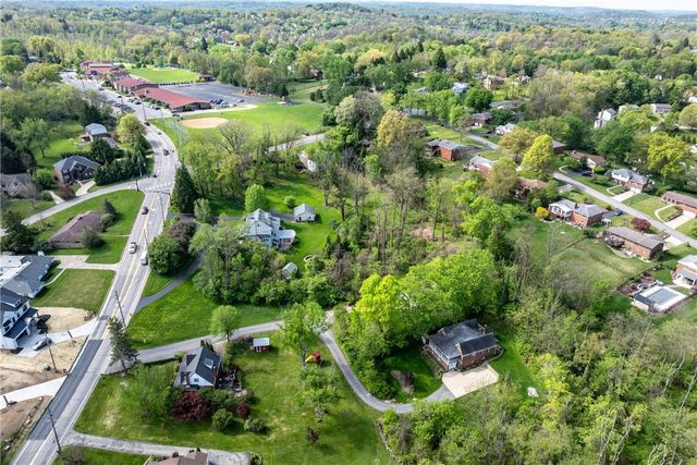 282 McMurray Rd, Upper St Clair, PA 15241
