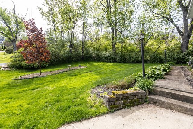 282 McMurray Rd, Upper St Clair, PA 15241