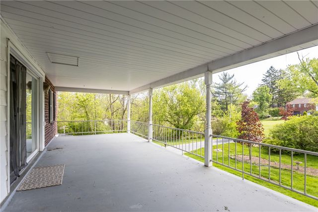 282 McMurray Rd, Upper St Clair, PA 15241