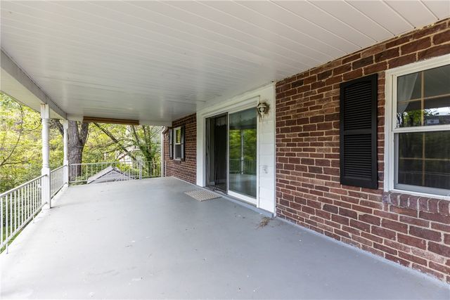 282 McMurray Rd, Upper St Clair, PA 15241